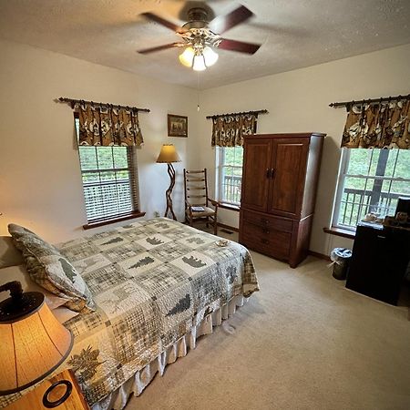 Long Mountain Lodge Bed & Breakfast Dahlonega Exterior photo