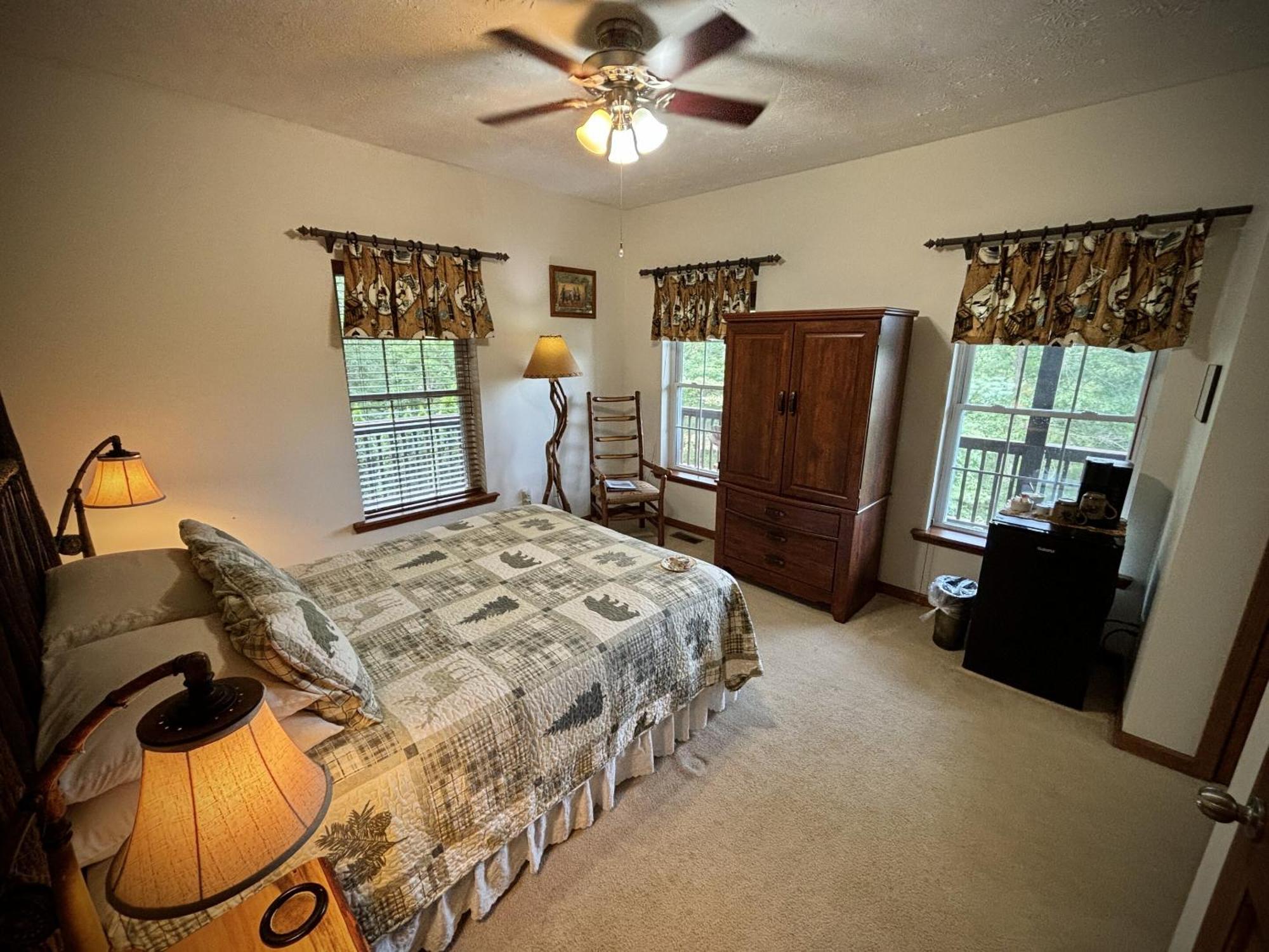 Long Mountain Lodge Bed & Breakfast Dahlonega Exterior photo