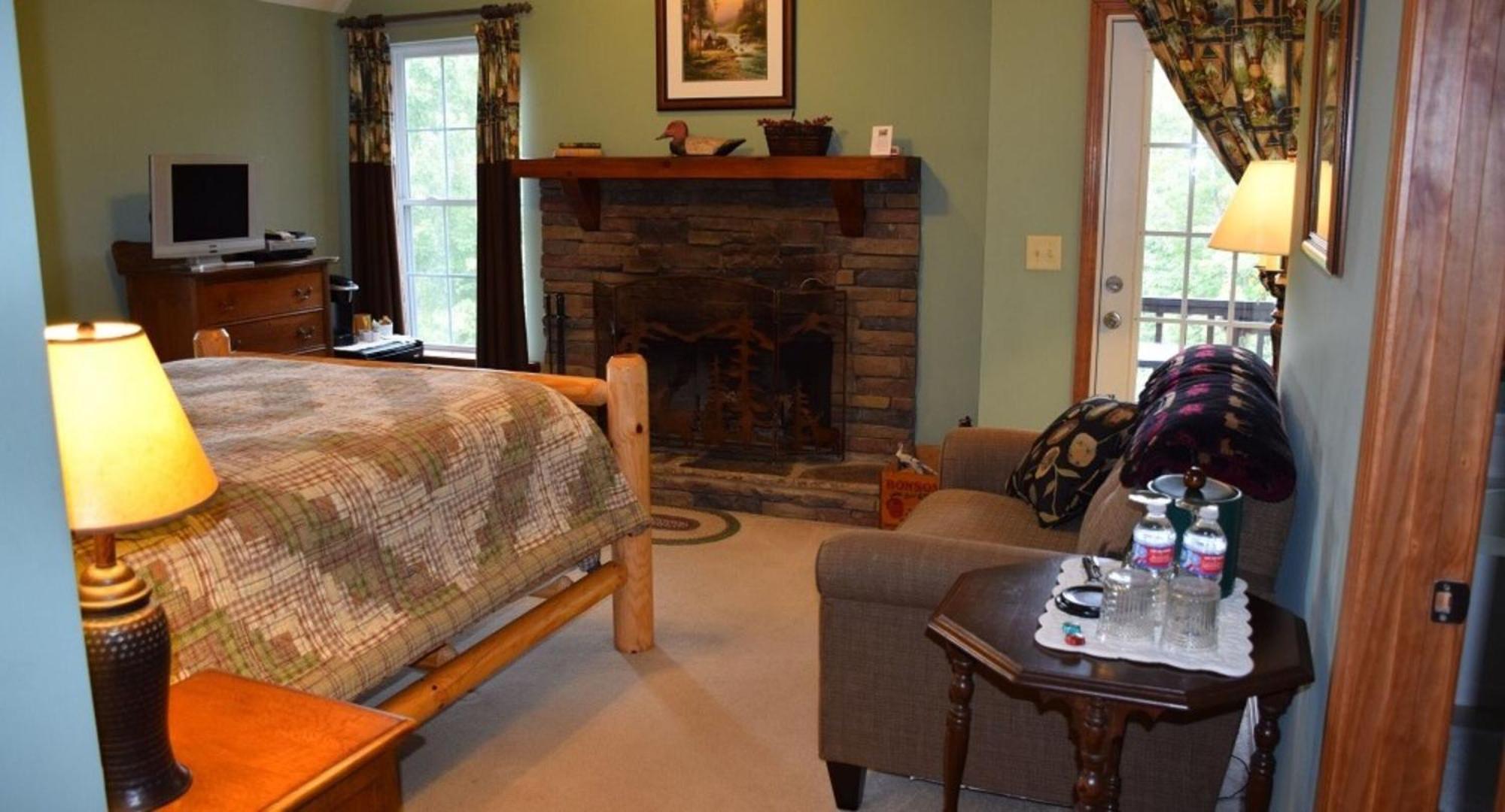 Long Mountain Lodge Bed & Breakfast Dahlonega Exterior photo